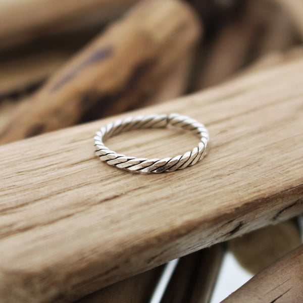 Twist Toe Ring